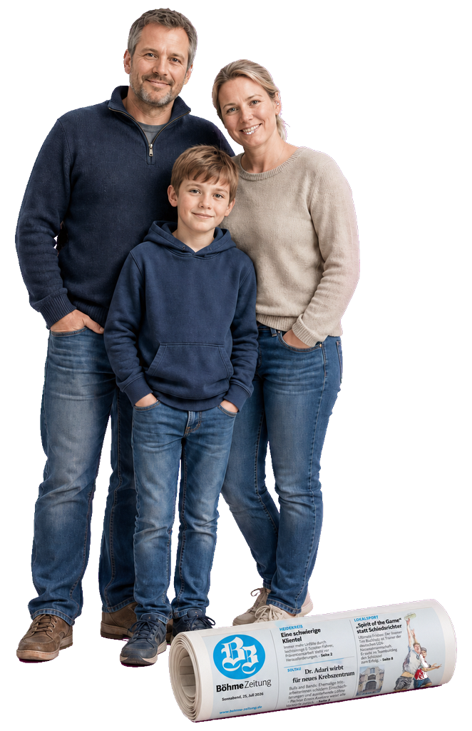 Familie mit gerollter Zeitung, freigestellt